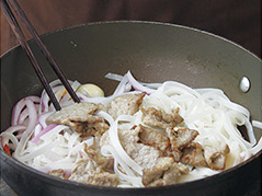 東南亞風味幹炒牛河的做法 步骤4
