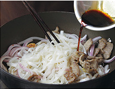 東南亞風味幹炒牛河的做法 步骤5