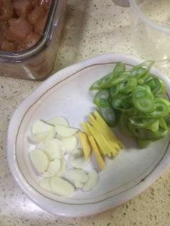 豌豆雞丁的做法 步骤2