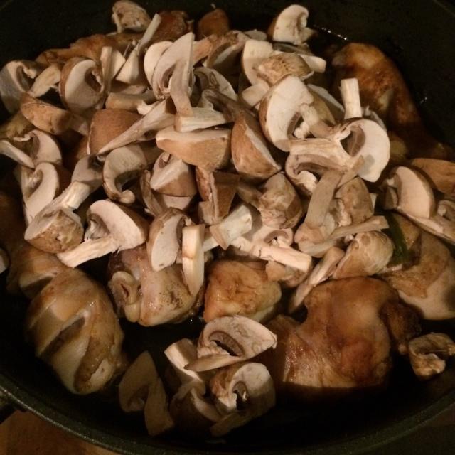 烤箱菜～蜜汁蘑菇焗雞腿的做法 步骤3