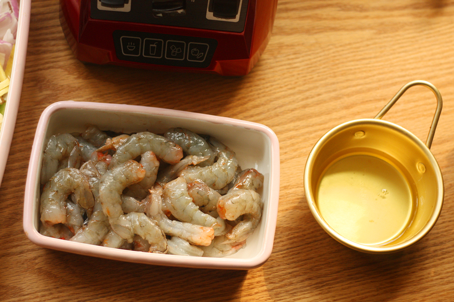 幹鍋蝦球的做法 步骤2
