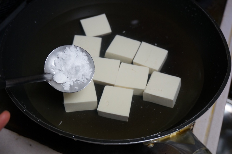 【自制火鍋凍豆腐】的做法 步骤2