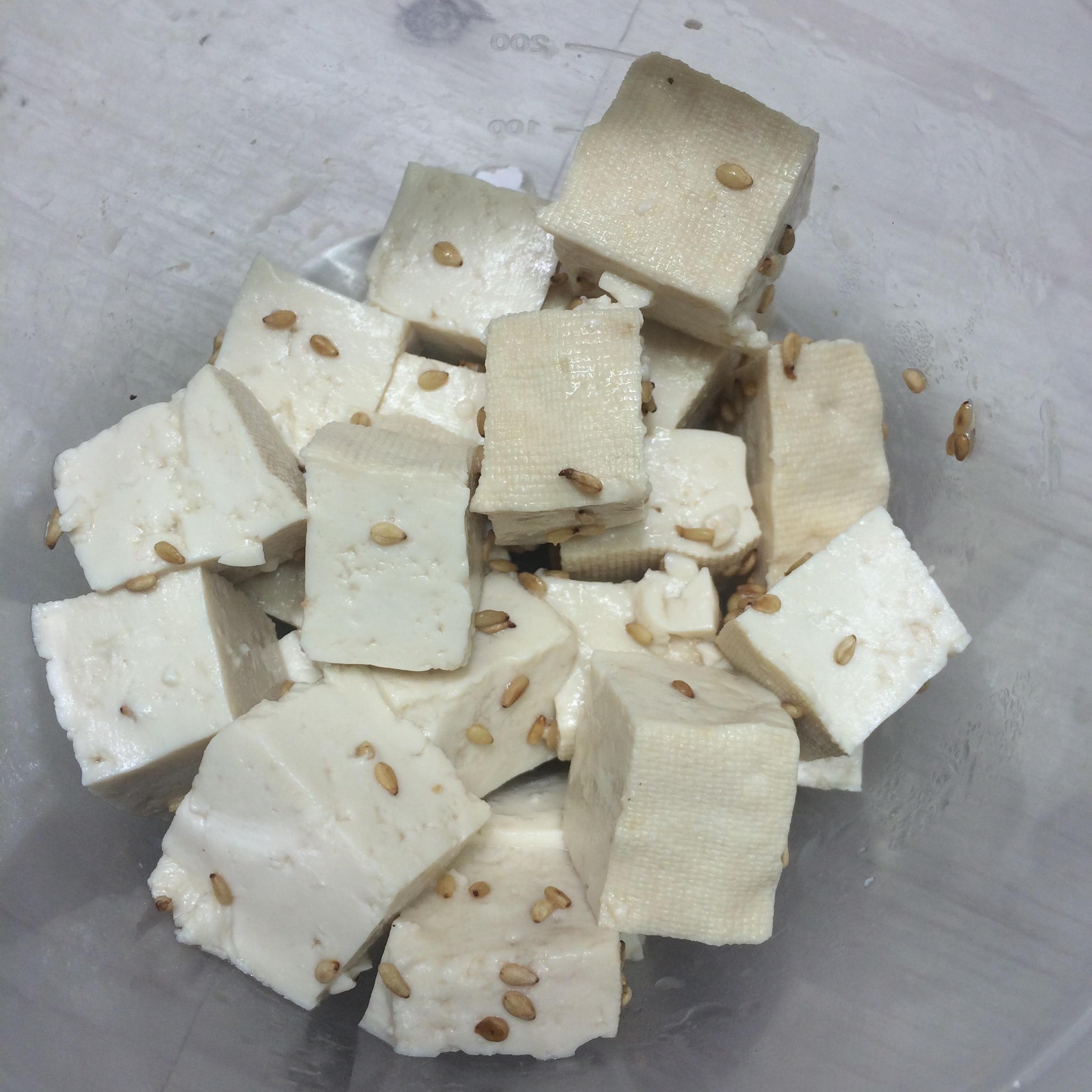 東南亞的夏日II-泰式西柚豆腐素食沙拉（夏天必備的一盆草）的做法 步骤1
