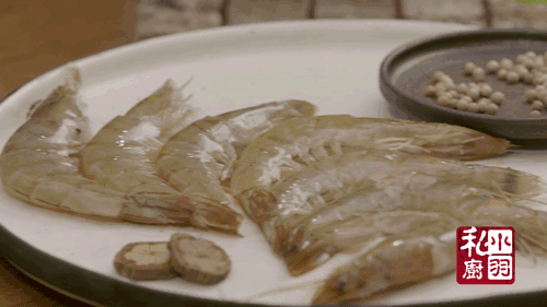 《太子妃升職記》心得：粗鹽焗海蝦|小羽私廚的做法 步骤2