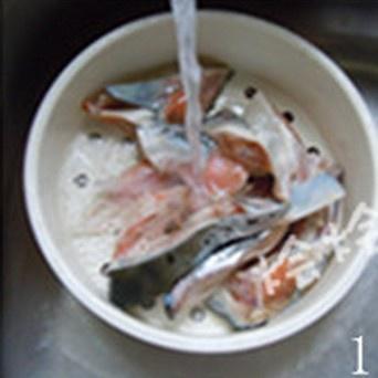 煎焗三文魚頭的做法 步骤1