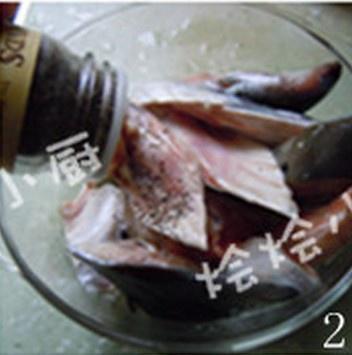 煎焗三文魚頭的做法 步骤2