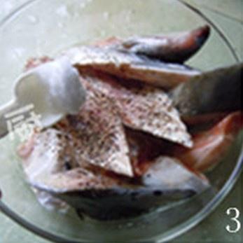 煎焗三文魚頭的做法 步骤3