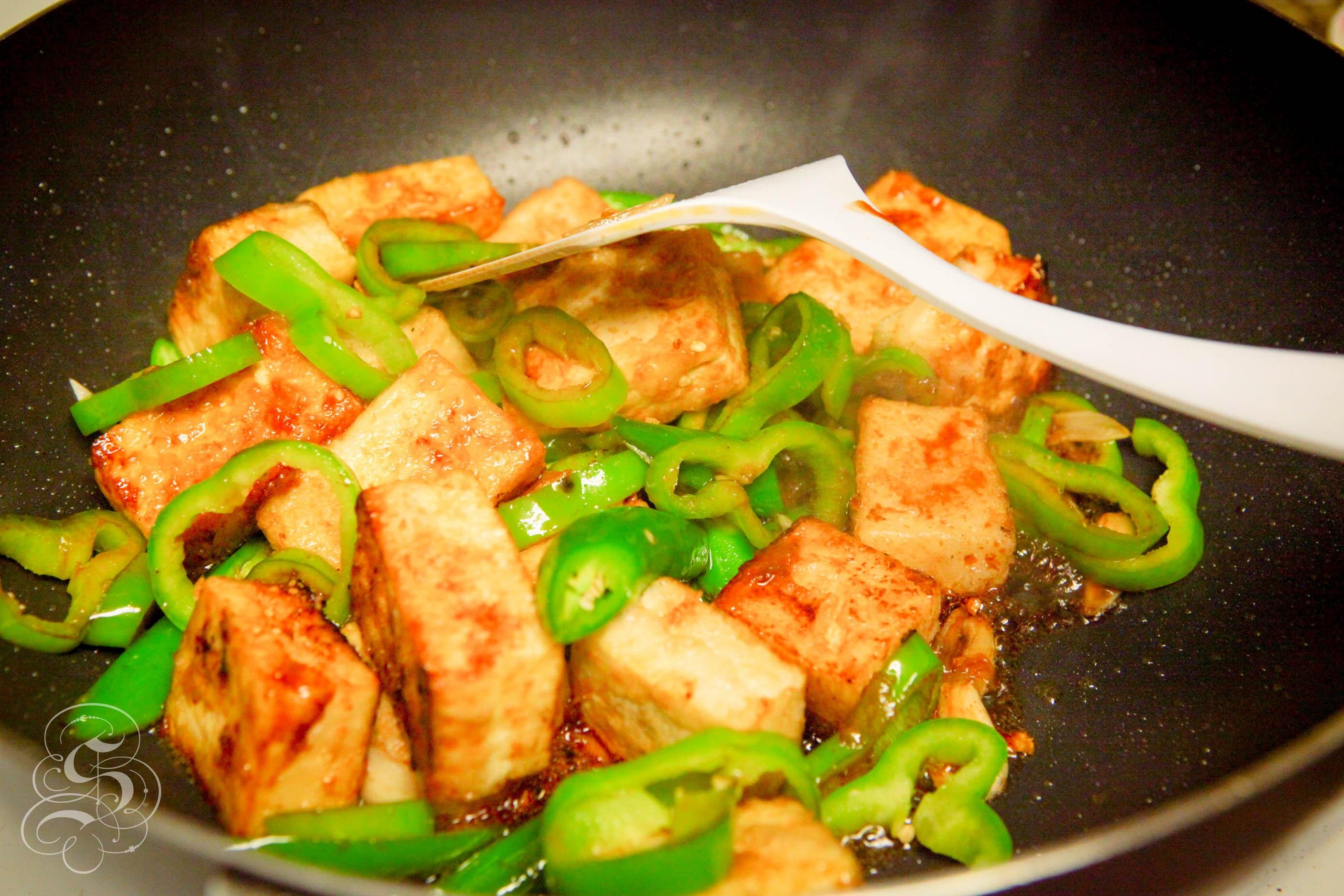 【就是這個辣味兒！】可能是最下飯的素菜——湘味青椒豆腐的做法 步骤6
