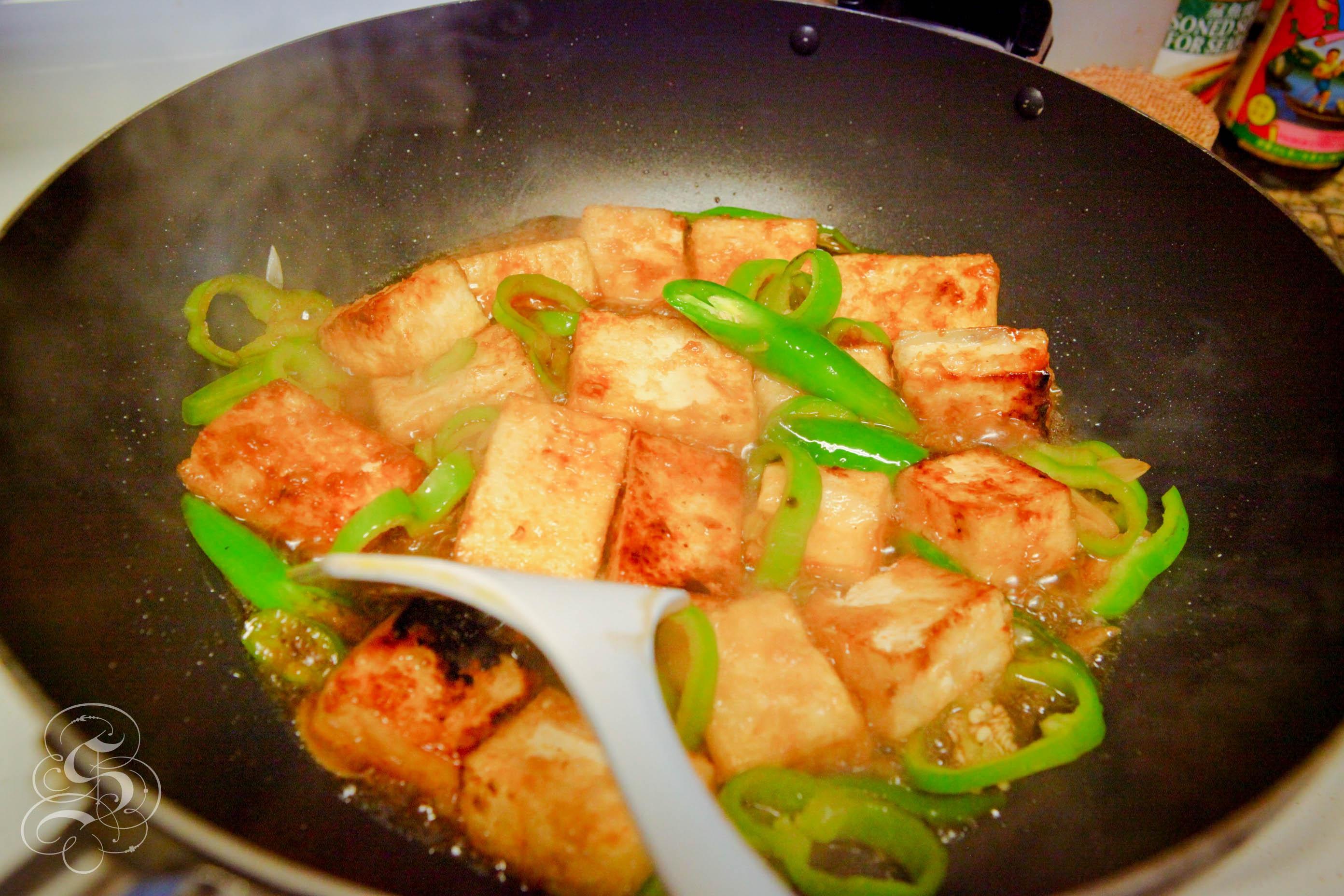 【就是這個辣味兒！】可能是最下飯的素菜——湘味青椒豆腐的做法 步骤7