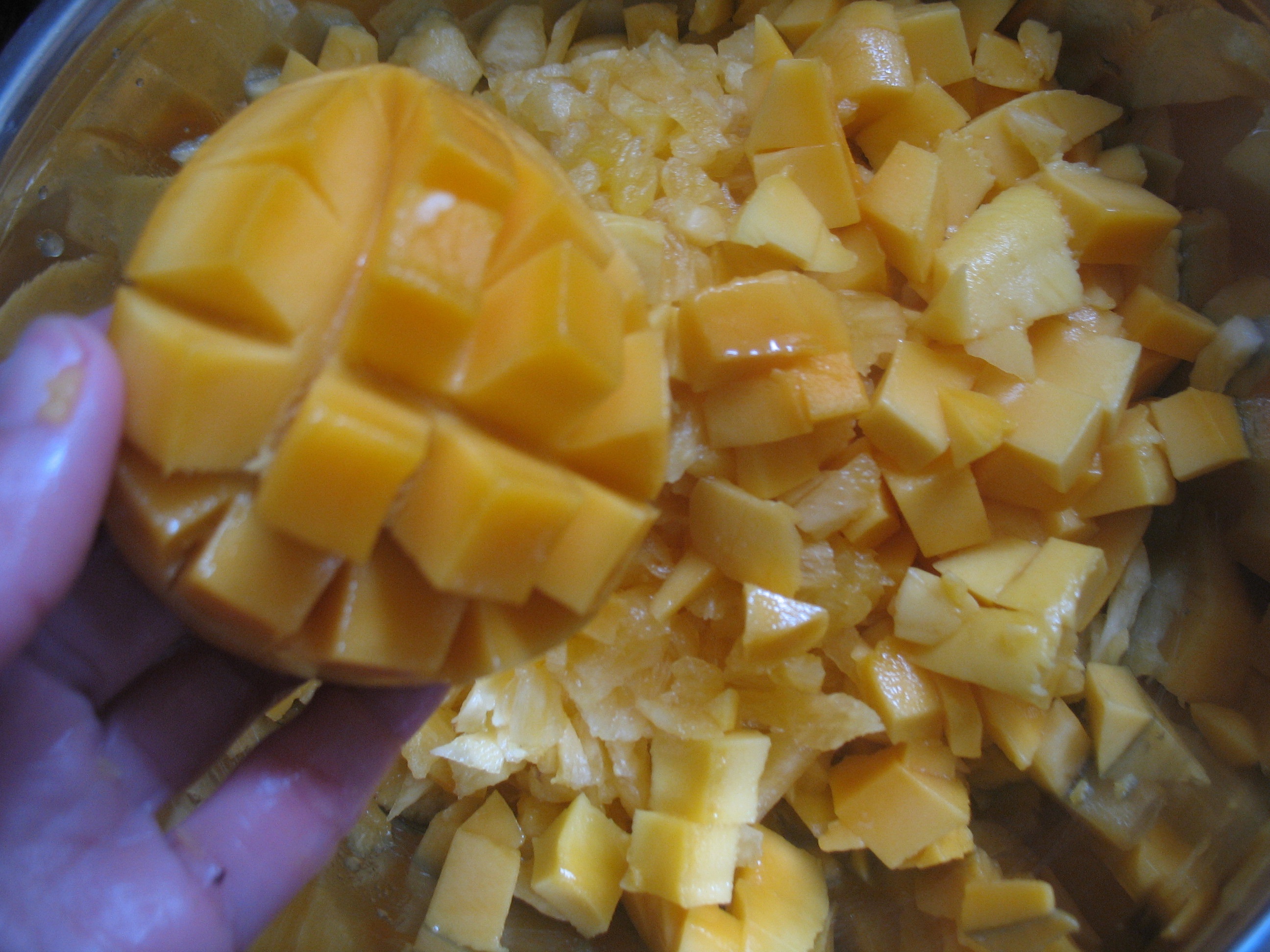 菠蘿芒果果醬的做法 步骤1