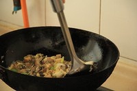 爸爸的大蔥蘑菇炒蛋的做法 步骤9