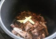 茶樹菇煲水鴨湯的做法 步骤3