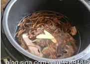茶樹菇煲水鴨湯的做法 步骤4