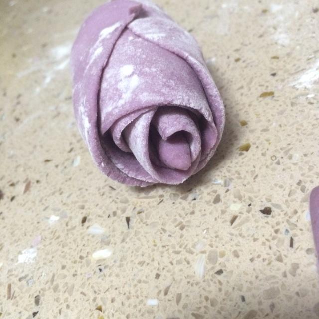 紫薯玫瑰花捲饅頭的做法 步骤6