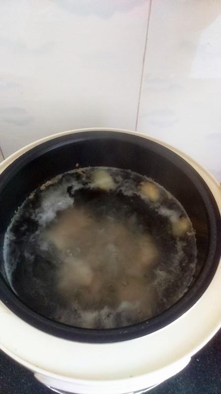 清淡營養的排骨山藥玉米湯的做法 步骤2