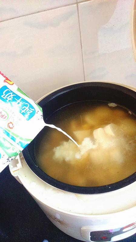 清淡營養的排骨山藥玉米湯的做法 步骤6