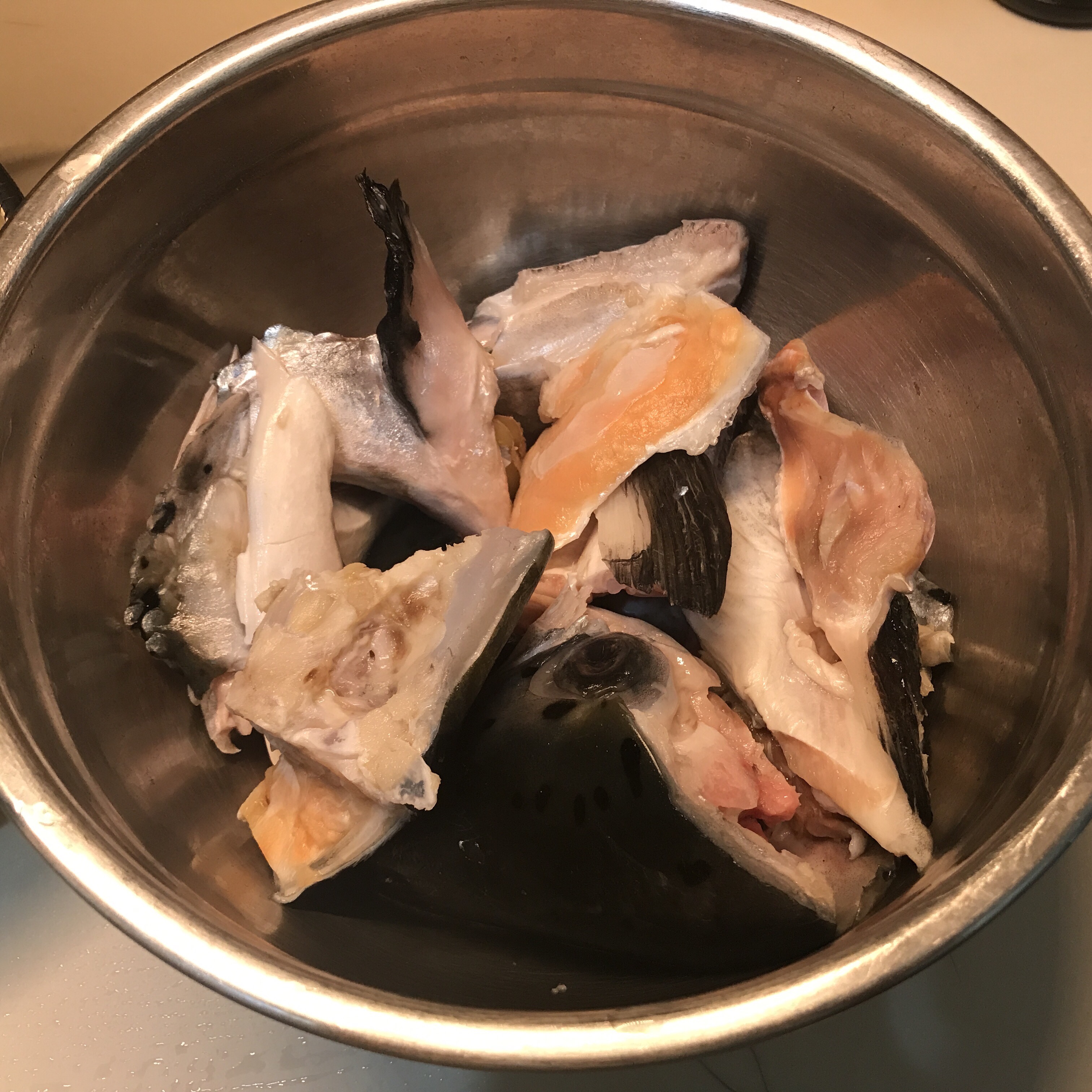 張亮版砂鍋魚頭煲的做法 步骤1