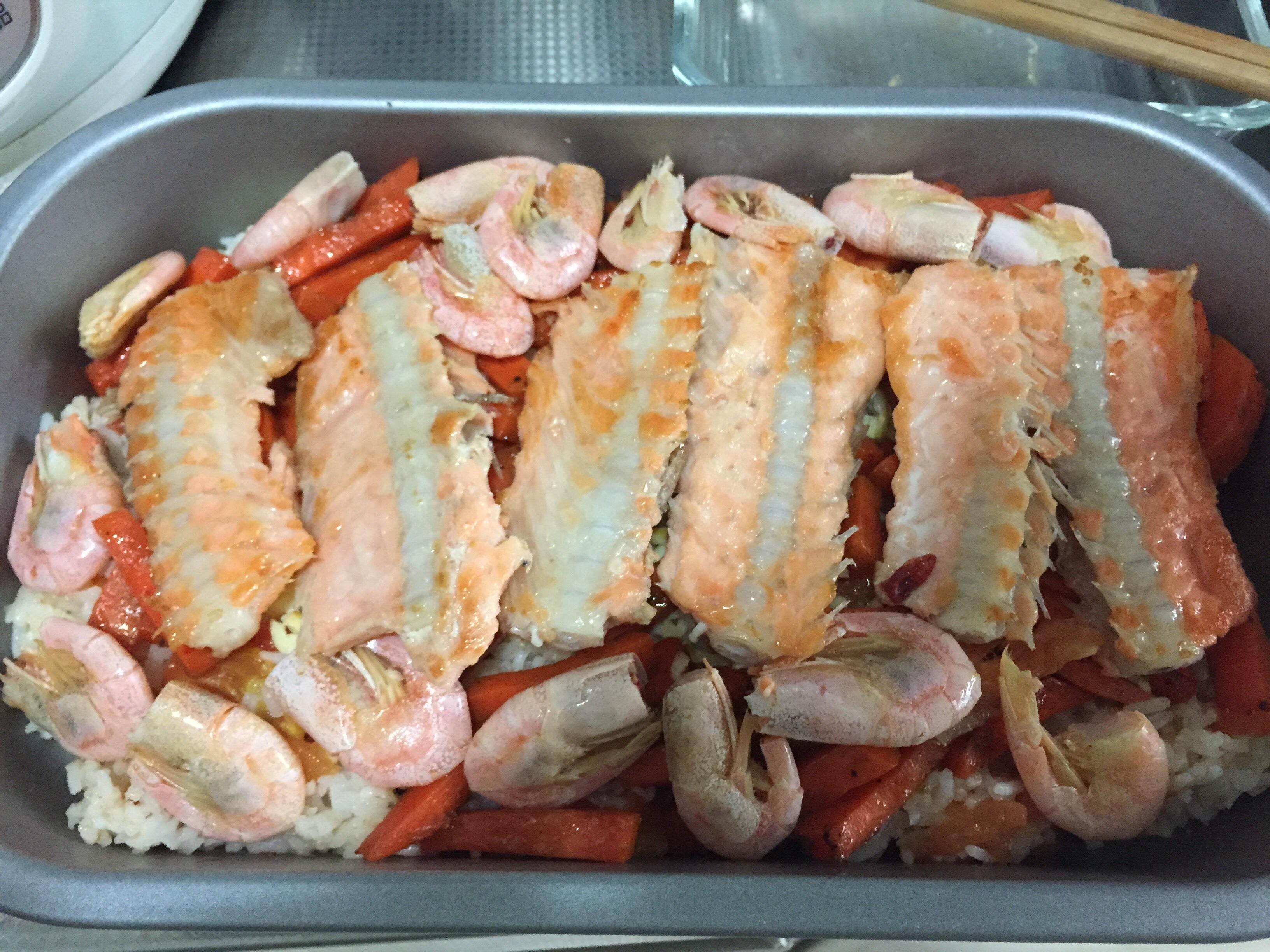 三文魚骨甜蝦芝士焗飯的做法 步骤3