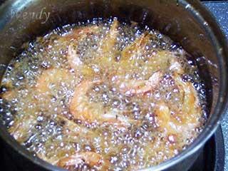 甜醬脆皮蝦的做法 步骤2