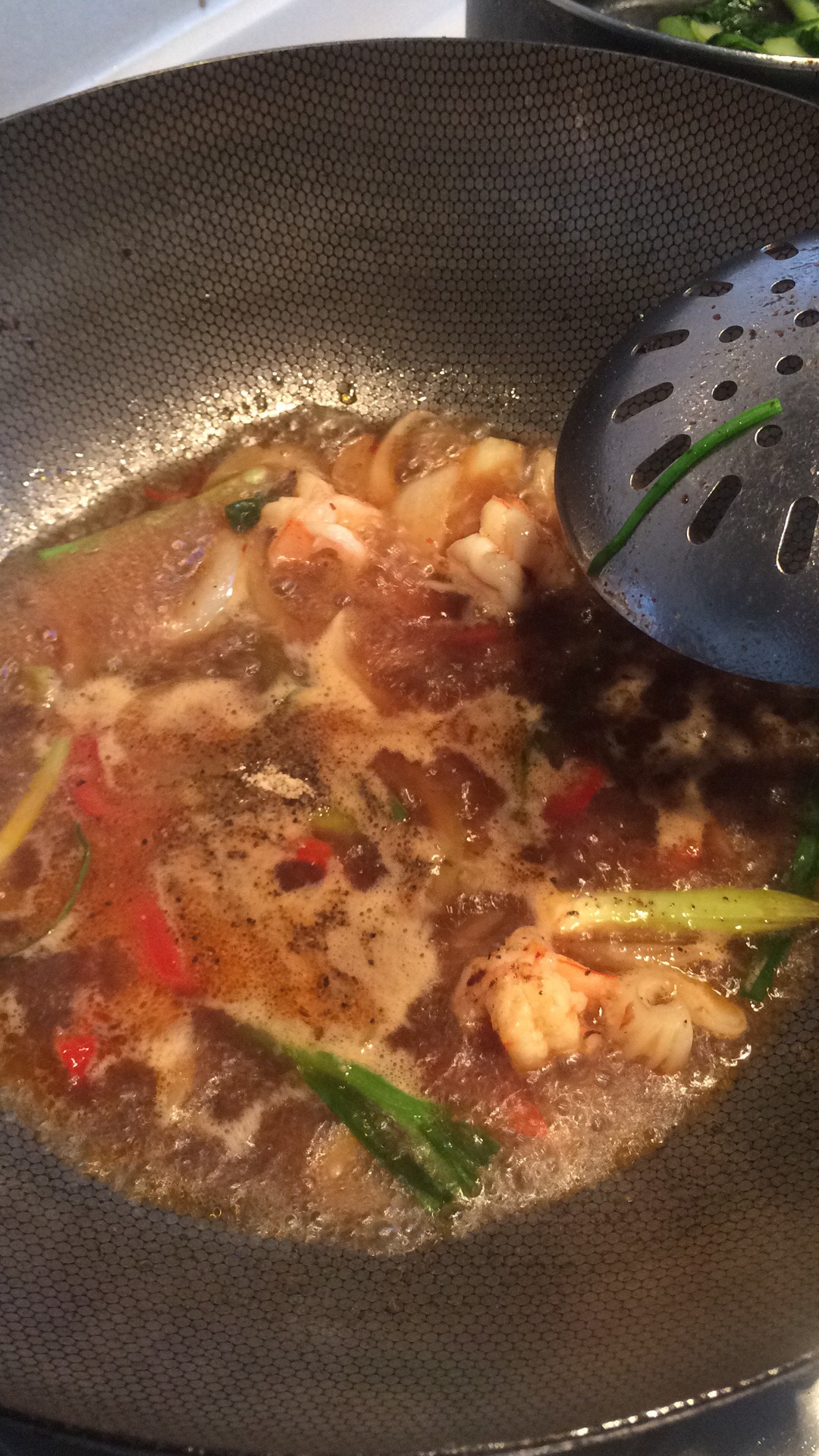鮮蝦海鮮炒麪的做法 步骤2