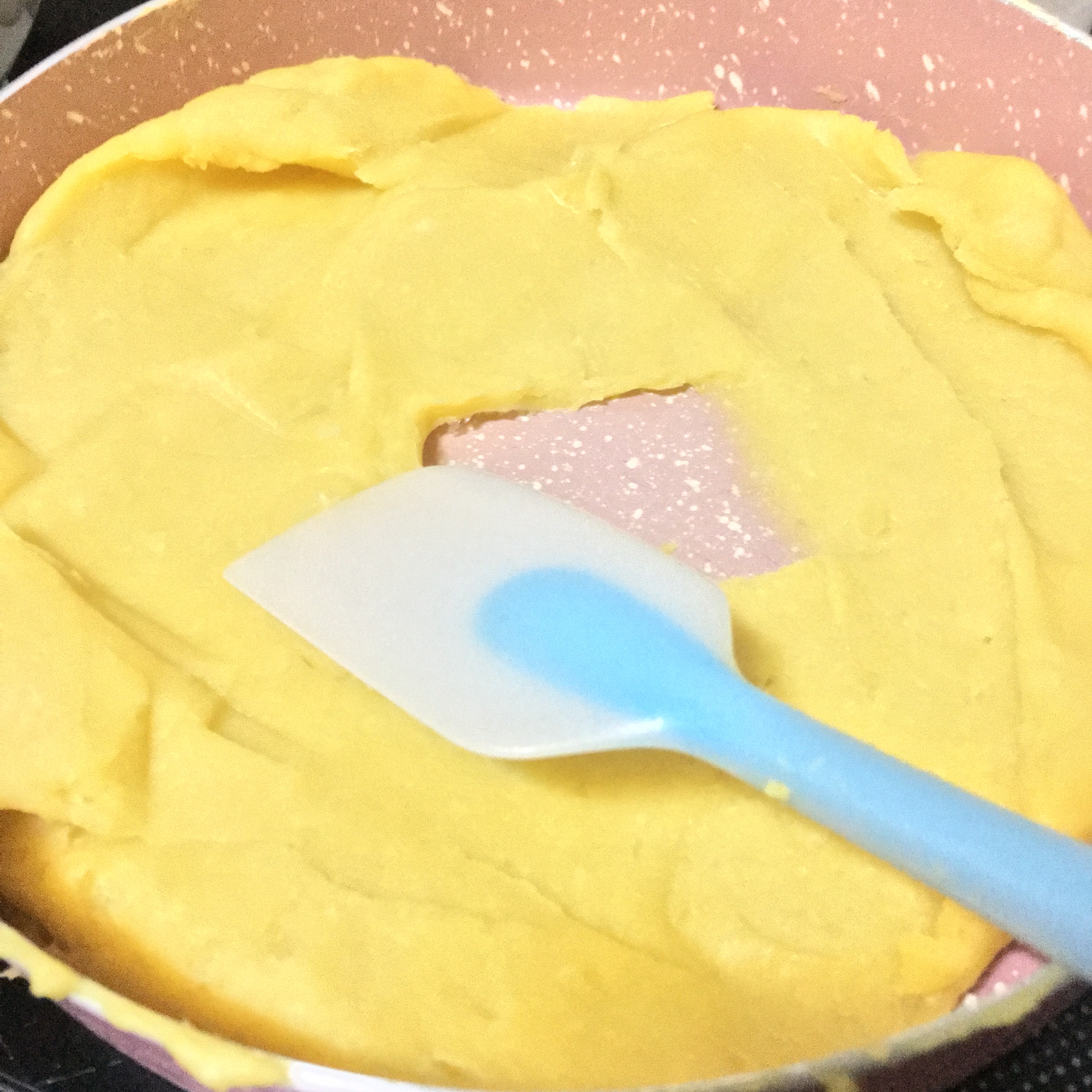 100%榴蓮果肉流心乳酪月餅 | Durian cheese mooncakes with 100% durian flesh flow heart的做法 步骤2