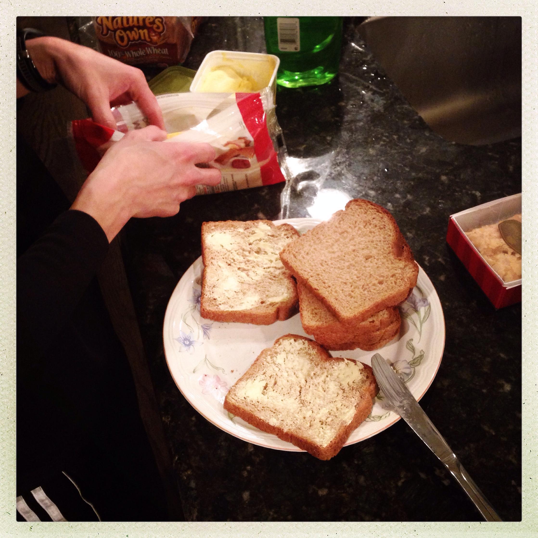 烤芝士三明治（Grilled Cheese Sandwich）的做法 步骤1