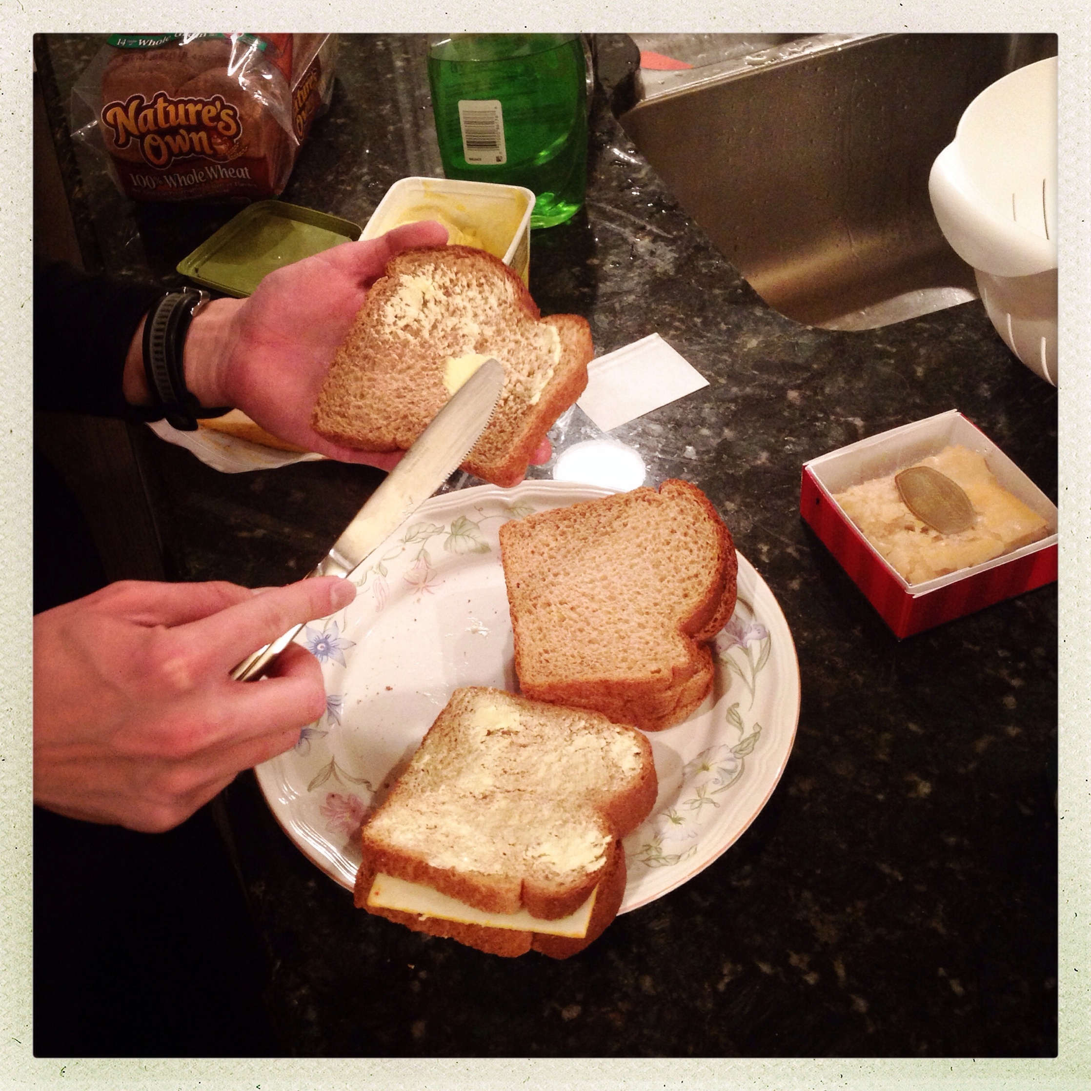 烤芝士三明治（Grilled Cheese Sandwich）的做法 步骤2