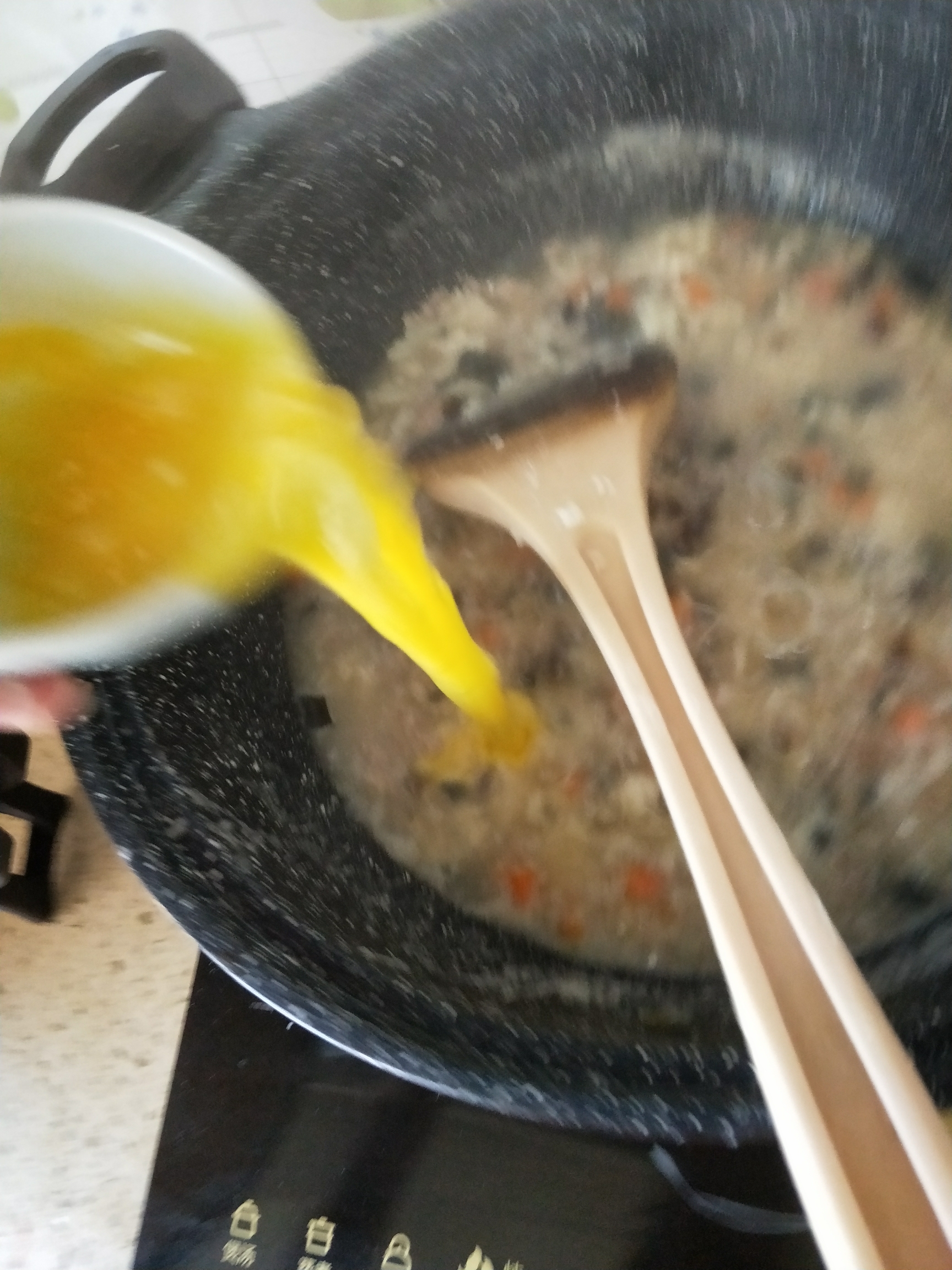 皮蛋瘦肉疙瘩湯的做法 步骤6