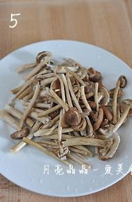 蘆筍培根炒茶樹菇的做法 步骤5