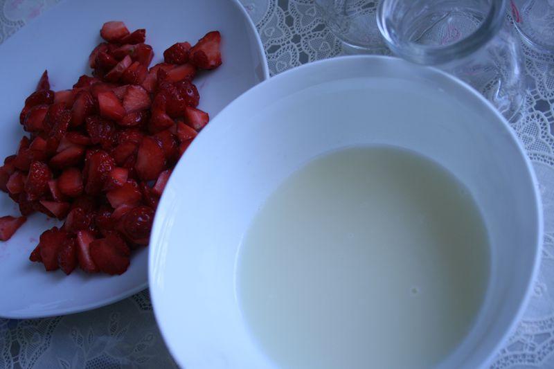 免考系列 草莓奶香布丁的做法 步骤3