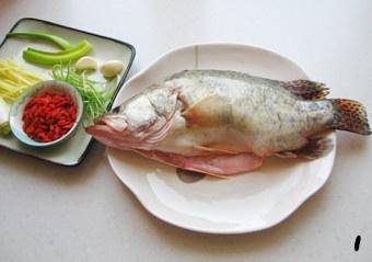 清蒸鮭魚的做法 步骤1