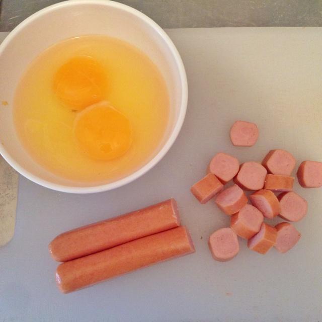 香腸煎蛋的做法 步骤1