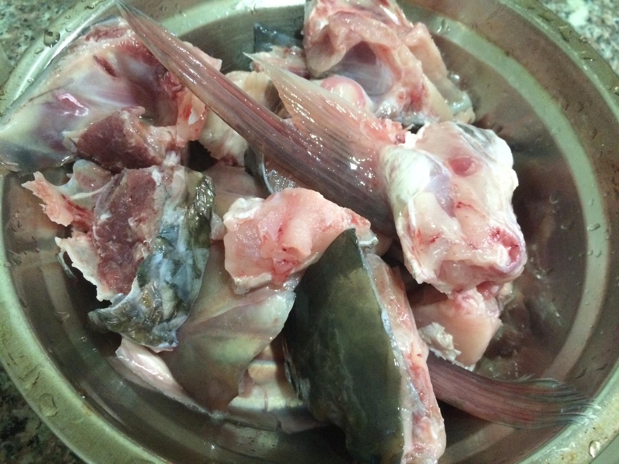 潮汕魚頭粥（保證跟店裏吃起來一樣）的做法 步骤2