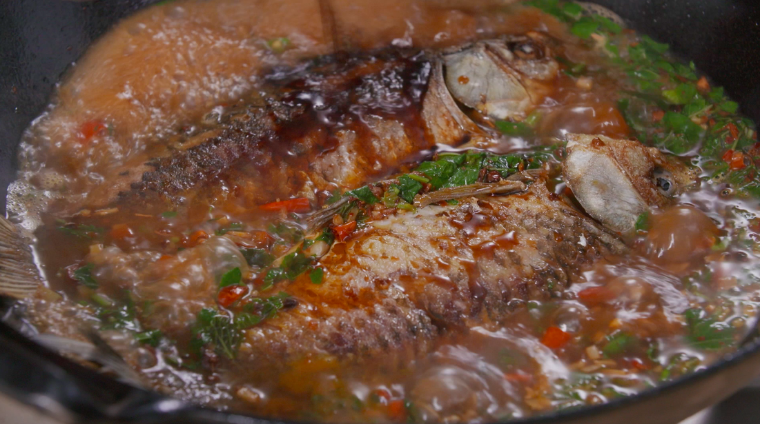 藿香鯽魚：這樣燒鯽魚，清熱、消暑又開胃！的做法 步骤4
