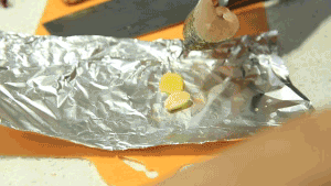 【金字美食廚房】火腿錫紙烤鱸魚的做法 步骤3