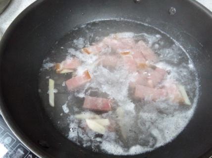 【金字美食廚房】火腿蘆筍湯的做法 步骤2