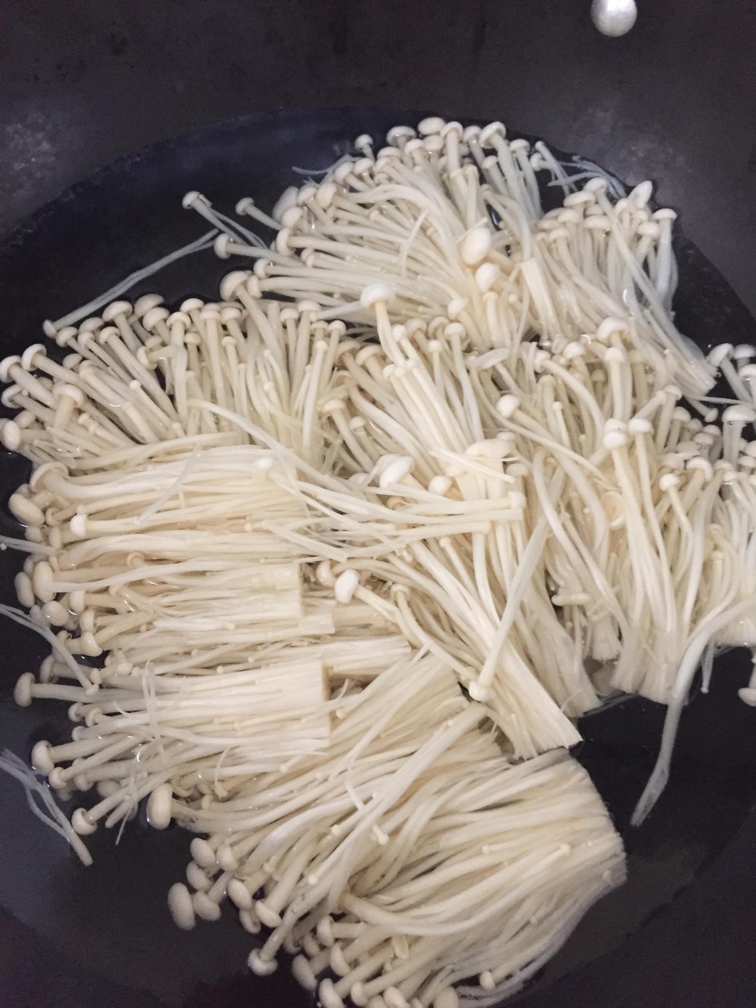 清蒸金針菇滷牛腱的做法 步骤1