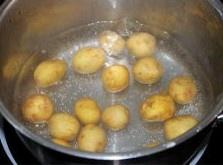 孜然椒鹽小土豆的做法 步骤2