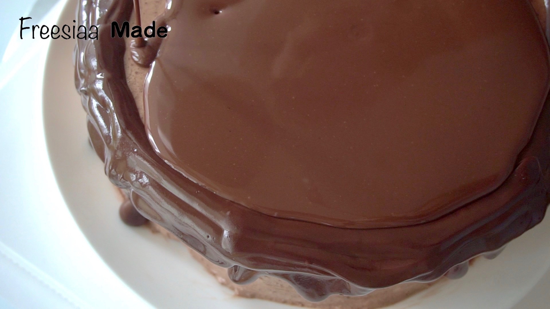 （視訊菜譜）滴落巧克力蛋糕的做法 步骤12