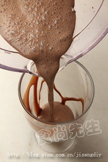巧克力漂浮飲料的做法 步骤5