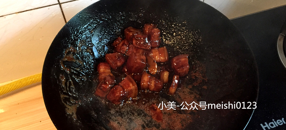 香辣味的紅燒肉+蠶豆。的做法 步骤7