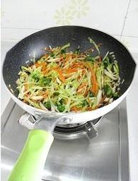 蔬菜炒麪的做法 步骤8