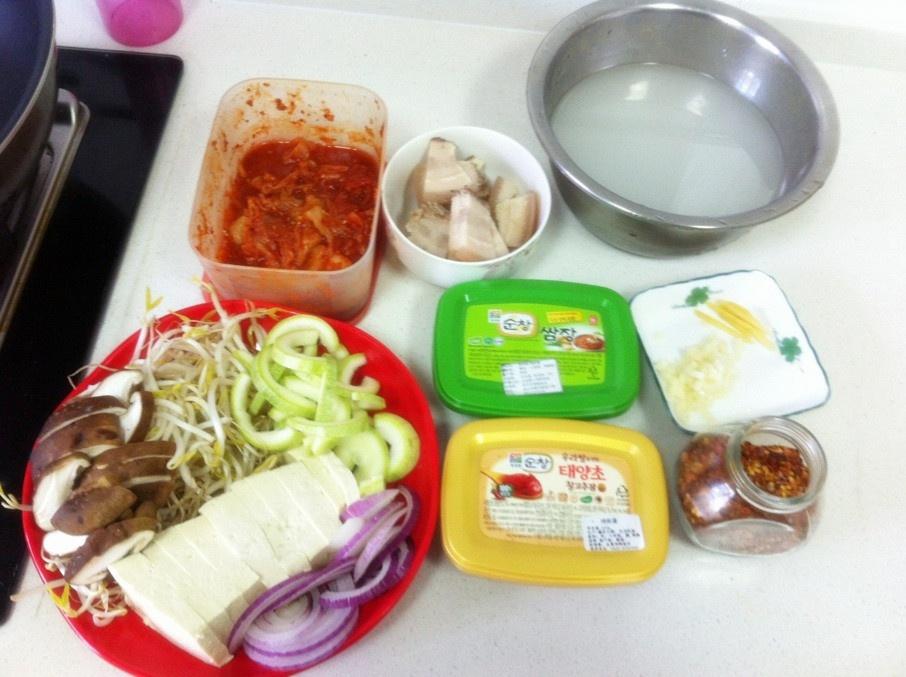韓式泡菜湯的做法 步骤1