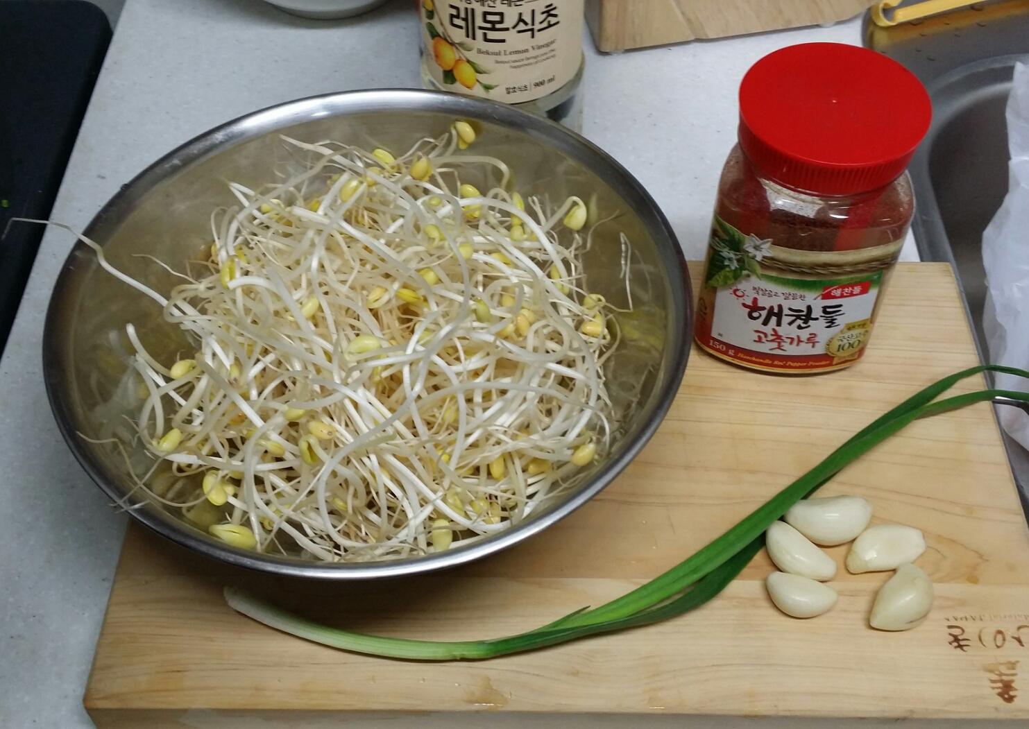 韓式涼拌豆芽的做法 步骤1