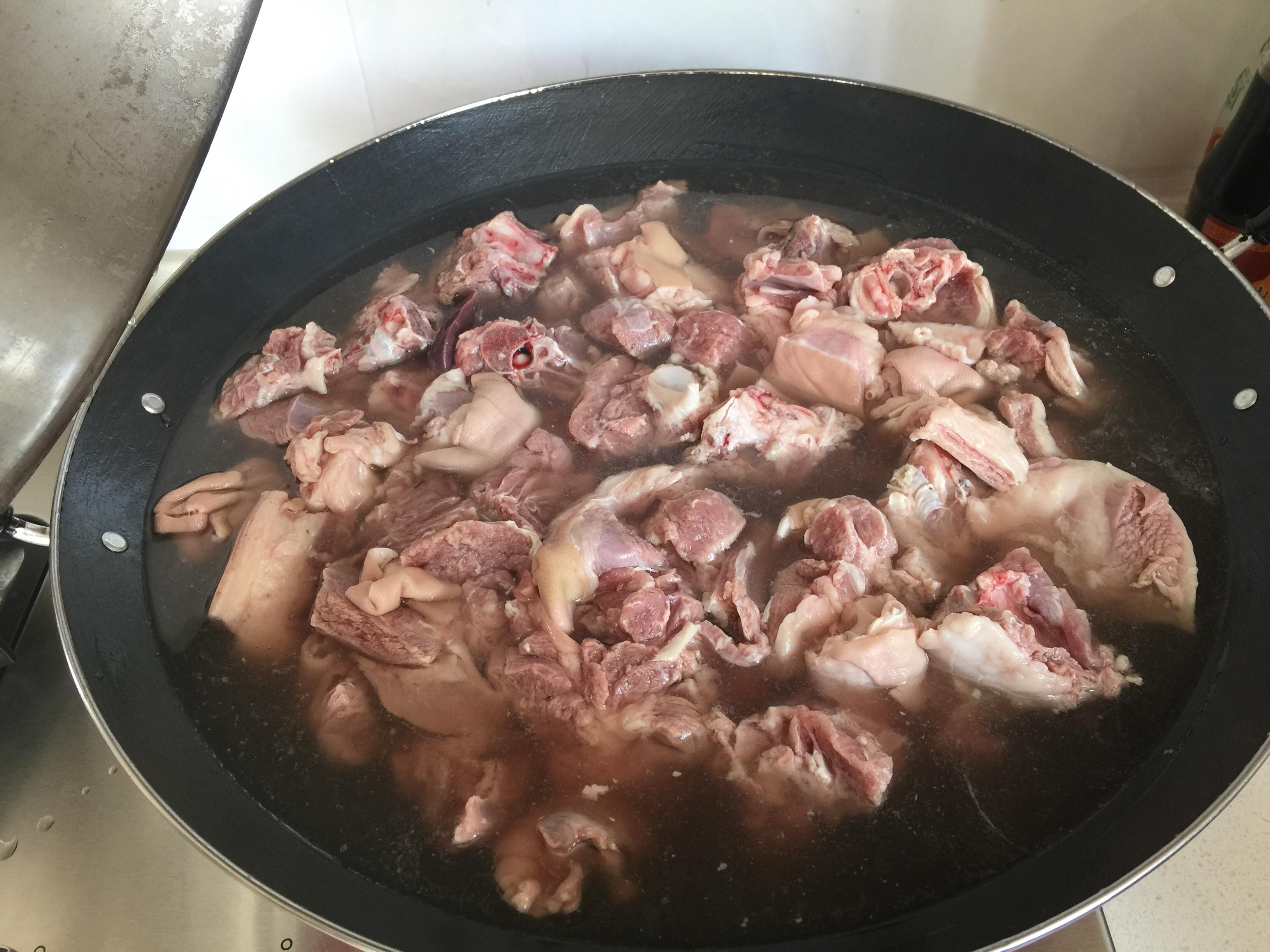 燜羊肉火鍋的做法 步骤2
