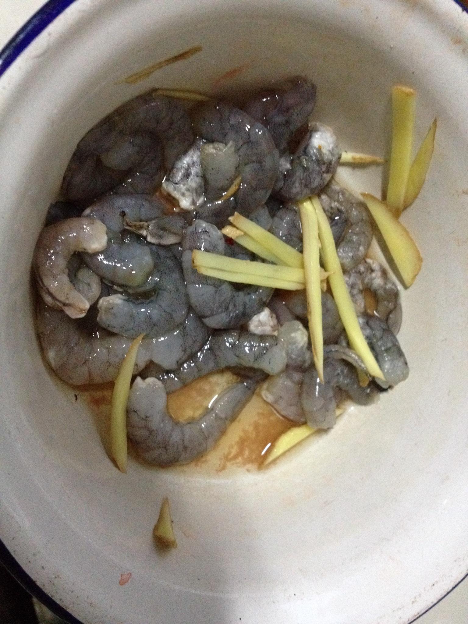 砂鍋基圍蝦粥的做法 步骤4