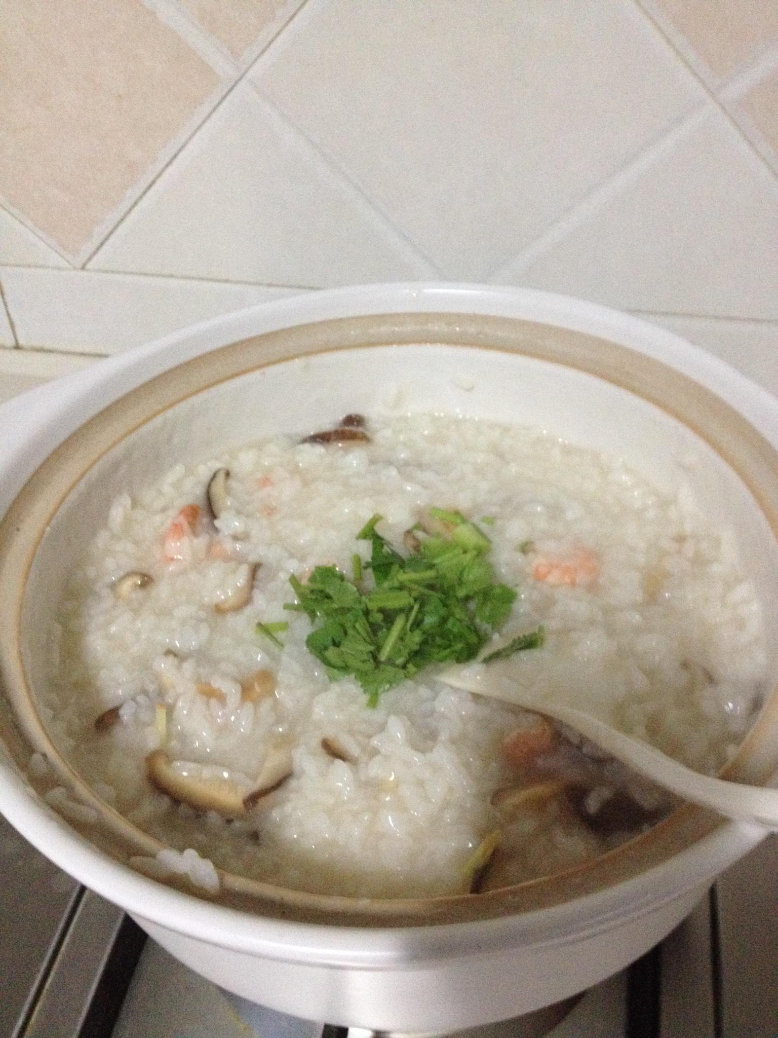 砂鍋基圍蝦粥的做法 步骤5