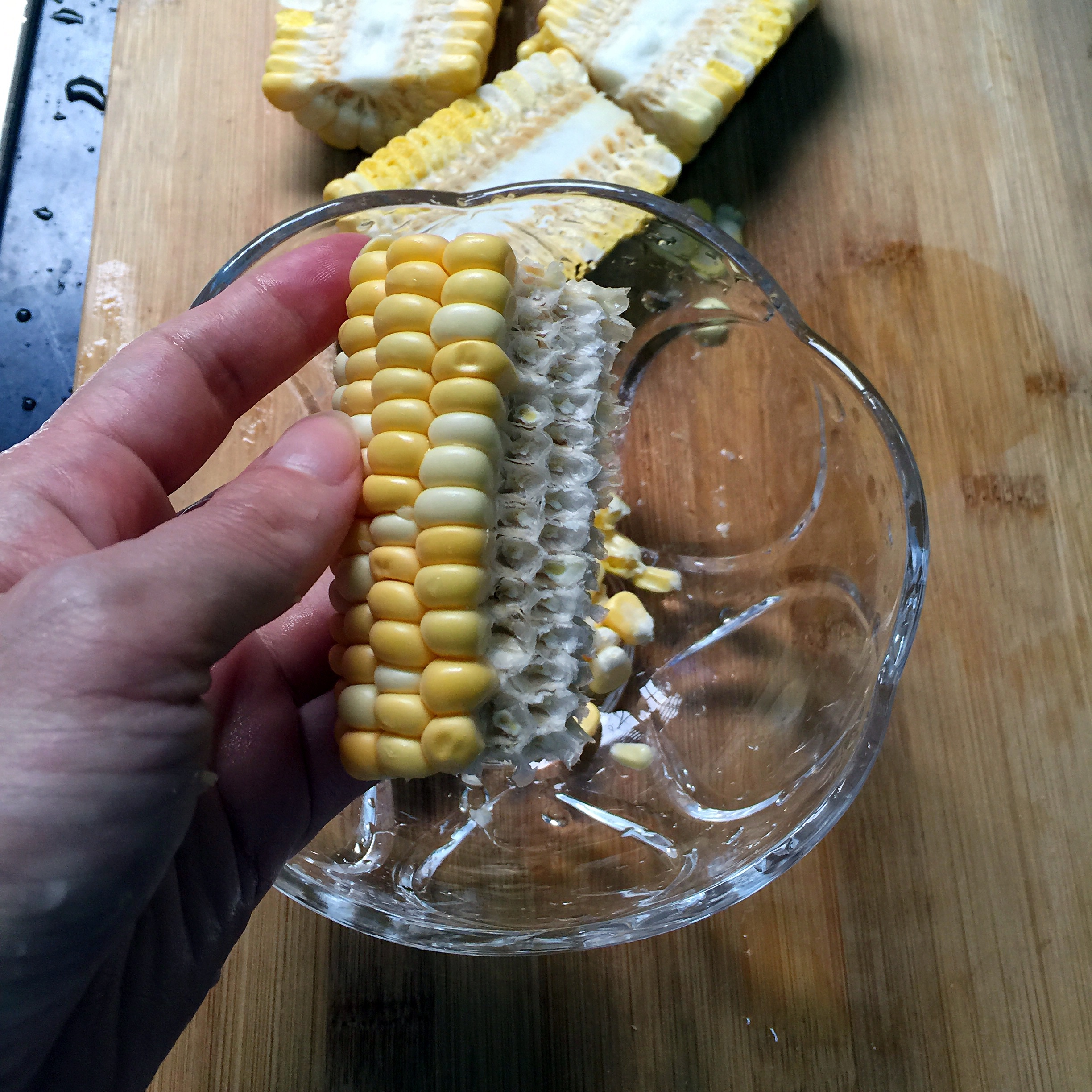 豆漿機版奶香玉米汁（附快速剝玉米的方法）的做法 步骤2