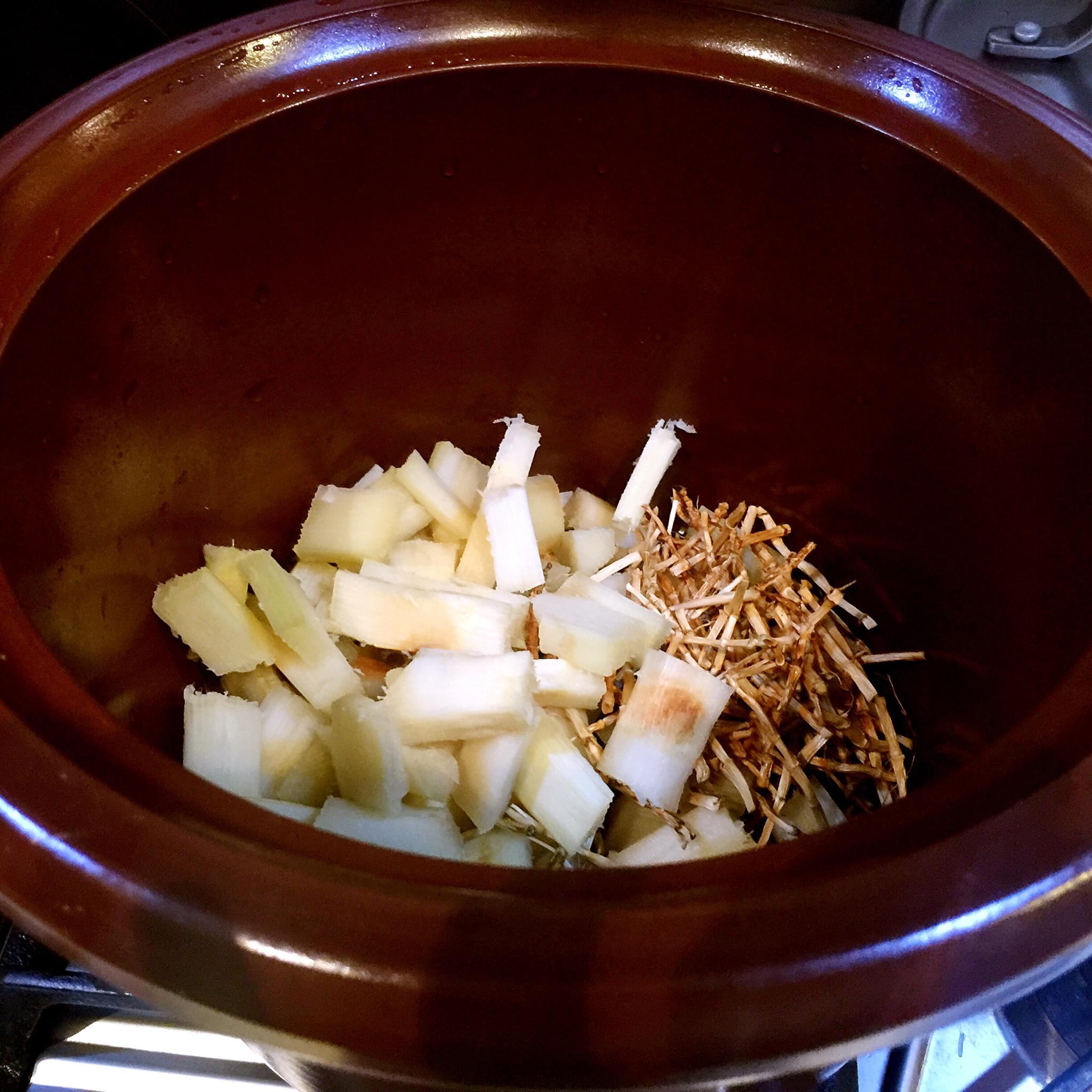 甘蔗茅草根湯水——別再費勁兒啃甘蔗了煮水煲湯更健康的做法 步骤3