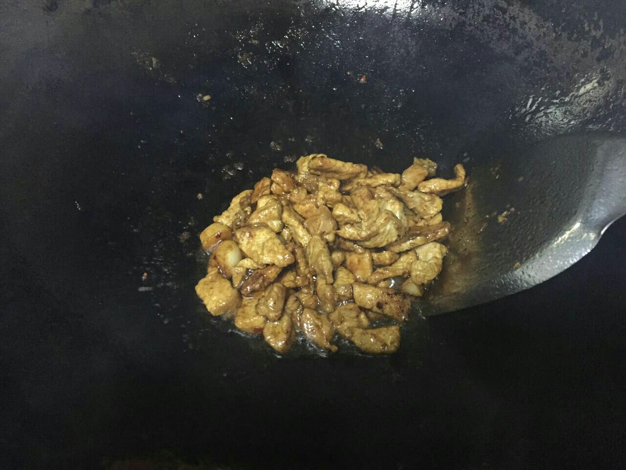 海鮮菇(白玉菇、茶樹菇)炒肉片的做法 步骤3